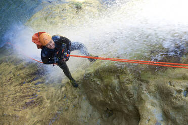 Canyoning Lucas Canyon im Tena-Tal, Pyrenäen, Spanien. - CAVF95714