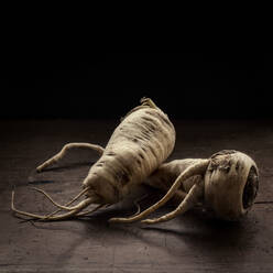 Studio shot of parsnips - TETF00429