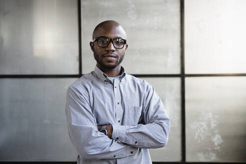 Portrait of young interior designer in empty room - TETF00466