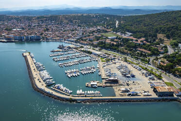 Luftaufnahme des Jachthafens, Ayvalik, Türkei. - AAEF14186