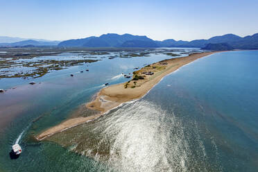 Luftaufnahme von Iztuzu Beach und Dalyan, Türkei. - AAEF14191