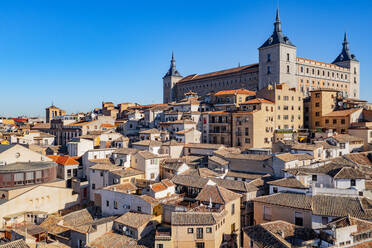 Luftaufnahme des Alcazar de Toledo, einem Palast und Militärmuseum aus dem 16. Jahrhundert, Toledo, Spanien. - AAEF14240