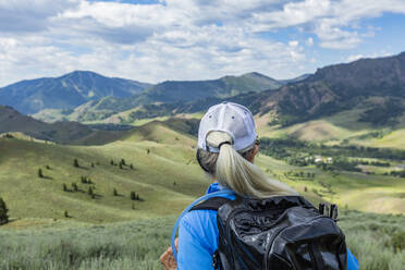 Rear view of mature woman hiking in Sun Valley, Idaho, USA - TETF00574