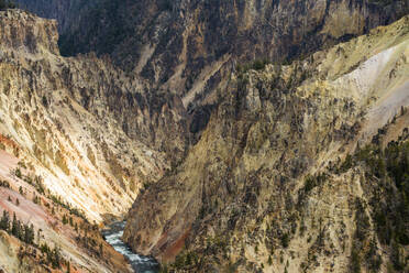 USA, Wyoming, Yellowstone National Park, Yellowstone River fließt durch den Grand Canyon im Yellowstone National Park - TETF00634