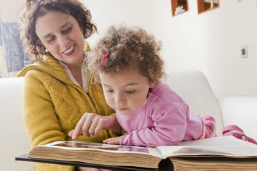 Mother and daughter reading picture book - TETF00637