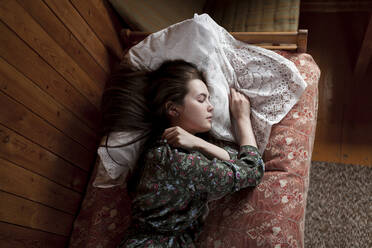Young woman sleeping at home - TETF00672
