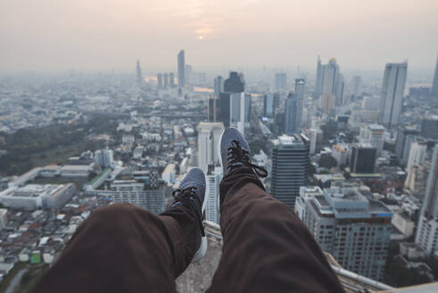 Legs of young man and cityscape of Bangkok, Thailand - TETF00735