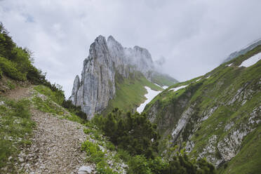 Klippe im Kreuzgebirge in Appenzell, Schweiz - TETF00750