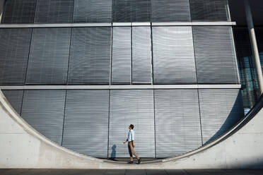 Businessman standing outside modern building - GUSF07185