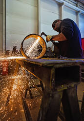 Schweißer in der Metallwerkstatt - TETF00941