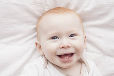 Portrait of baby boy (18-23 months) laughing - TETF01032
