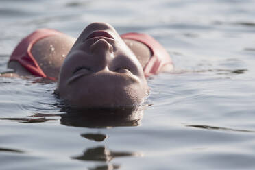 Woman relaxing in lake - TETF01091