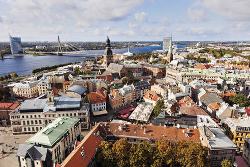 Cityscape of old town and river in distance - TETF01128