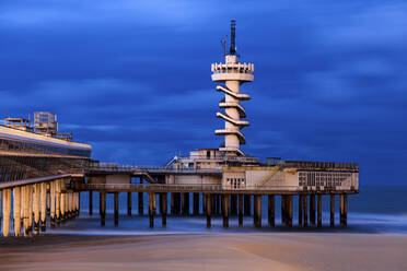 Blick auf den Pier von Scheveningen bei Sonnenuntergang - TETF01138