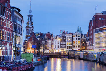 Niederlande, Amsterdam, Kanal in der Abenddämmerung - TETF01189