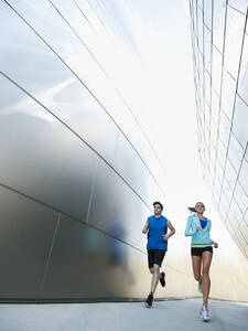 USA, California, Los Angeles, Young couple jogging in city - TETF01238