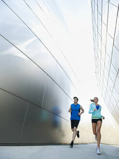 USA, California, Los Angeles, Young couple jogging in city - TETF01238