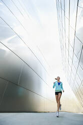 USA, California, Los Angeles, Young woman jogging in city - TETF01239