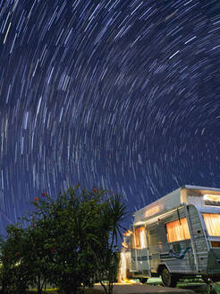 Australia, Queensland, Night sky over camper trailer - TETF01254