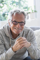 Porträt eines lächelnden älteren Mannes - TETF01282