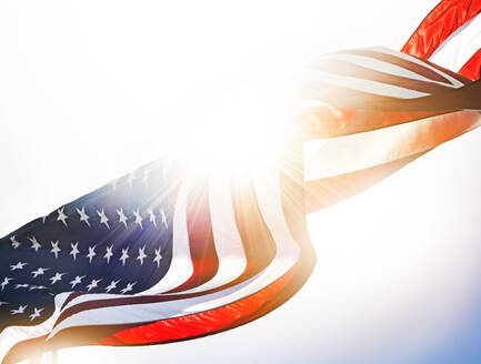 Amerikanische Flagge im Sonnenlicht - TETF01325