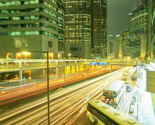 China, Hongkong, Verkehr bei Nacht in der Stadt - TETF01355