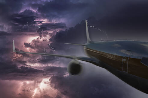 Airplane flying in thunderstorm - TETF01356