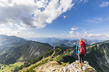 Female hiker admiring view from mountaintop - FOF12982