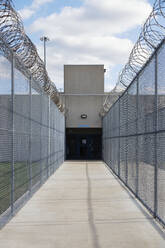 USA, Virginia, Pavement and chainlink fence in prison - TETF01391