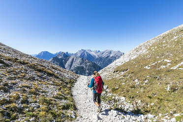 Female hiker descending Brunnensteinspitze mountain in summer - FOF13023