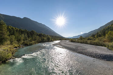 Sonnenschein über der Isar im Sommer - FOF13027