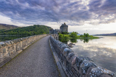 Brücke bei Schloss Eilean Donan und Loch Duich, Schottland - SMAF02136