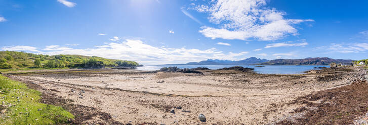 Ord Strand an einem sonnigen Tag auf der Isle of Skye, Schottland - SMAF02141