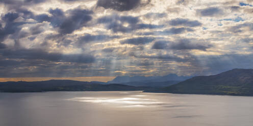 Blick auf das Cuillin-Gebirge von Tarskavaig, Isle of Skye, Schottland - SMAF02146