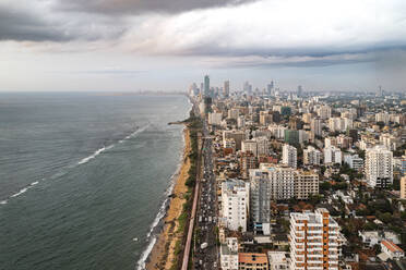 Luftaufnahme der Stadt Colombo an der Küste des Indischen Ozeans in Sri Lanka. - AAEF14245