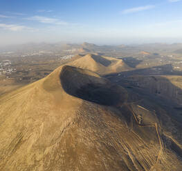 Luftaufnahme von Montana Blanca in San Bartolomé, Lanzarote, Kanarische Inseln, Spanien. - AAEF14341