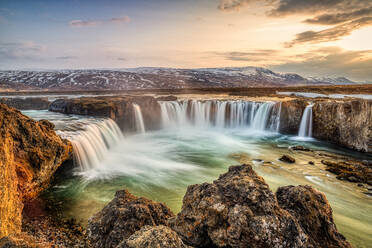 Godafoss-Wasserfall bei Sonnenaufgang, Nordisland, Polarregionen - RHPLF21782