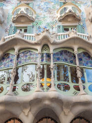 Fassade der Casa Battlo, entworfen von Antoni Gaudi, am Passeig de Gracia, UNESCO-Weltkulturerbe, Barcelona, Katalonien, Spanien, Europa - RHPLF21882