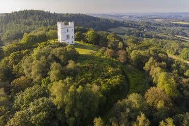 Luftaufnahme des Haldon Belvedere Tower (Lawrence Castle) an einem sonnigen Spätsommermorgen, Haldon, Devon, England, Vereinigtes Königreich, Europa - RHPLF21917