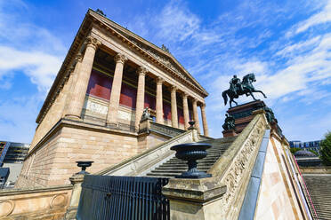 Alte Nationalgalerie, Reiterstandbild von Friedrich Wilhelm IV., Museumsinsel, UNESCO-Welterbe, Berlin Mitte, Berlin, Deutschland, Europa - RHPLF21934