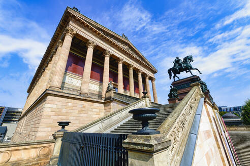 Alte Nationalgalerie, Reiterstandbild von Friedrich Wilhelm IV., Museumsinsel, UNESCO-Welterbe, Berlin Mitte, Berlin, Deutschland, Europa - RHPLF21934