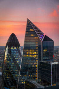 Die Gebäude Gherkin und Scalpel in der Londoner City in der Abenddämmerung, London, England, Vereinigtes Königreich, Europa - RHPLF21943