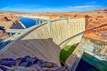 Frontansicht des historischen Glen Canyon Damms in Page, gesehen vom Carl Hayden Museum Overlook, Arizona, Vereinigte Staaten von Amerika, Nordamerika - RHPLF21946