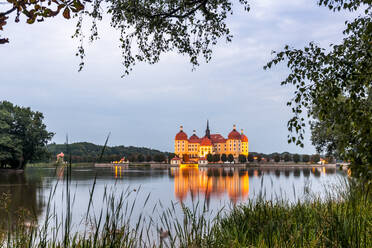 Germany, Saxony, Moritzburg, View of lake at dusk with Moritzburg Castle in background - EGBF00861