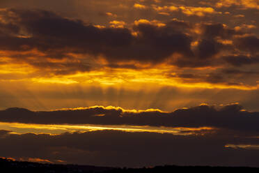 Von der untergehenden Sonne beleuchtete Wolken - NDF01403