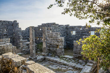 Old ruins at archaeological site of Orraon, Arta, Greece - MAMF02177