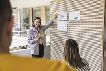 Young businesswoman leading a presentation in office - UUF25730