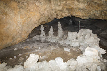 Deutschland, Bayern, Berchtesgaden, Innenseite der Schellenberg-Eishöhle in den Berchtesgadener Alpen - ZCF01072