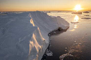 Extreme Eisberge aus der Vogelperspektive - CAVF96538