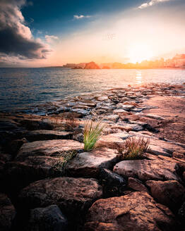 Sonnenuntergang von der Bucht von Blanes in Spanien - CAVF96549